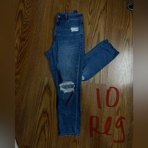 HIGH WAISTED AMERICAN EAGLE MOM JEANS